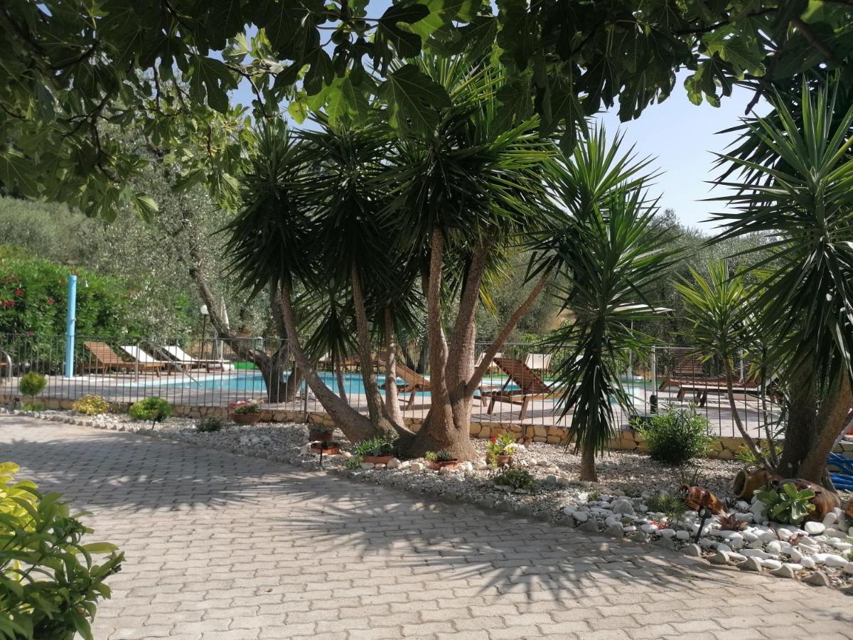 Agriturismo Valle Dei Gelsi ペスキチ エクステリア 写真