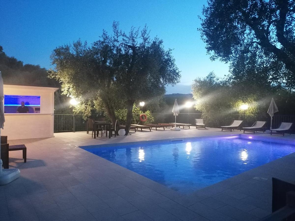 Agriturismo Valle Dei Gelsi ペスキチ エクステリア 写真