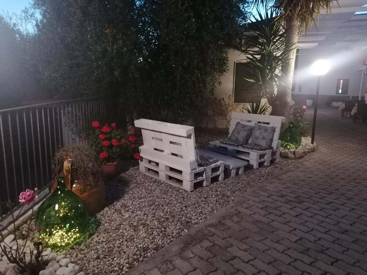 Agriturismo Valle Dei Gelsi ペスキチ エクステリア 写真